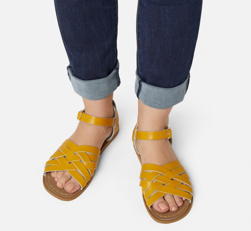 Women's Salt Water Retro Sandals Mustard | 94BMUALEK